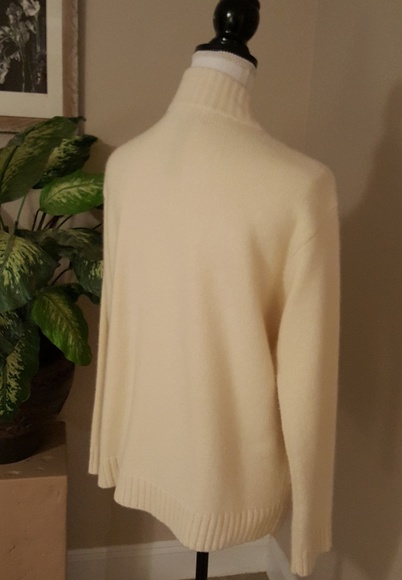 🩵RALPH LAUREN SWEATER🩵 - Picture 2 of 5